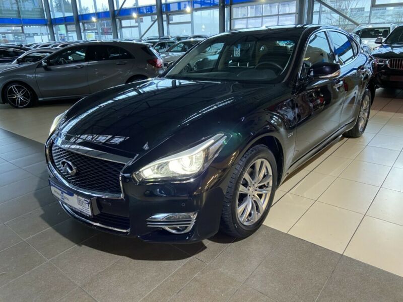 Infiniti Q70 Premium - Photo