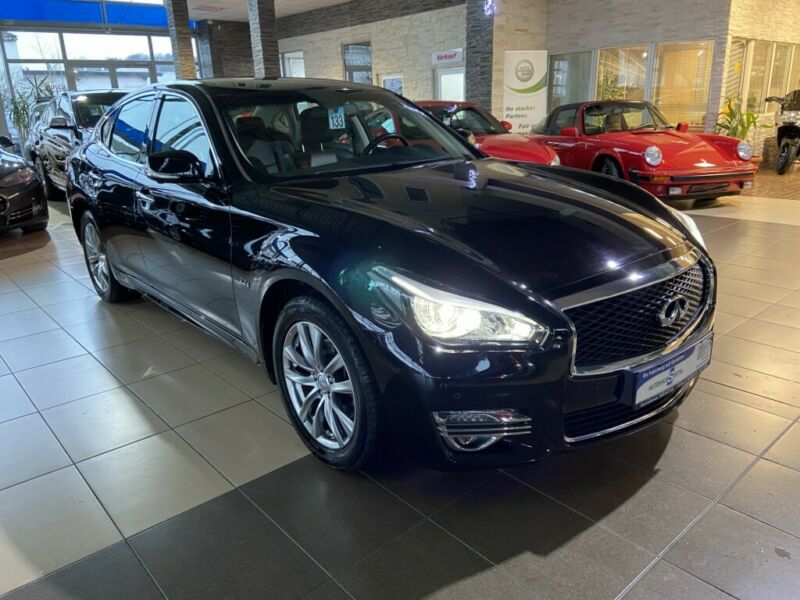 Infiniti Q70 Premium - Photo
