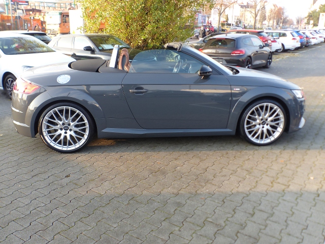 Audi TT Roadster - Photo