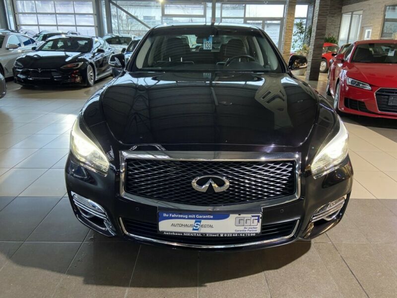 Infiniti Q70 Premium - Photo