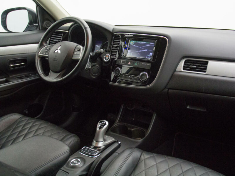 Mitsubishi Outlander 2.0PHEV - Photo