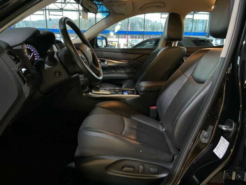 Infiniti Q70 Premium - Photo