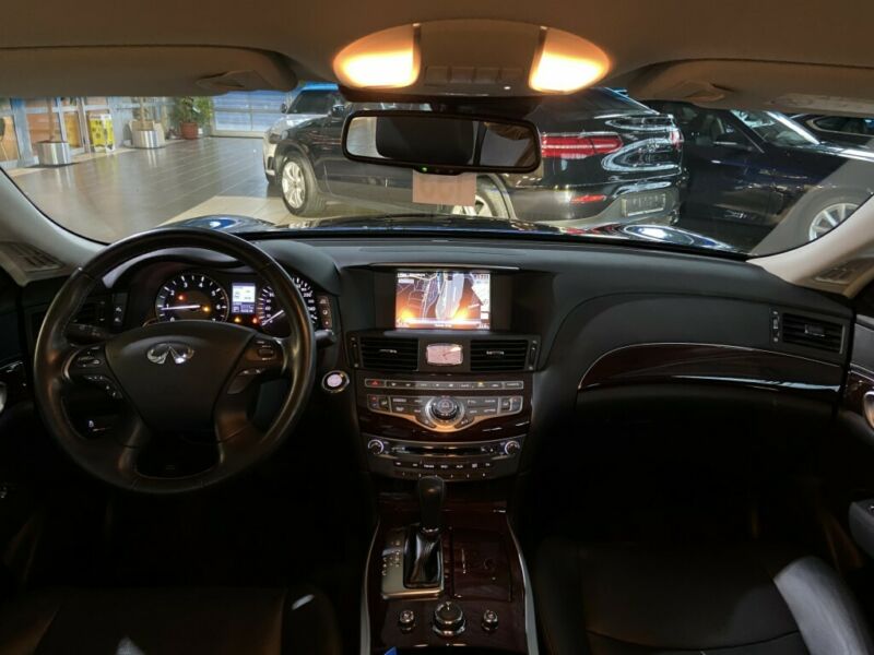 Infiniti Q70 Premium - Photo