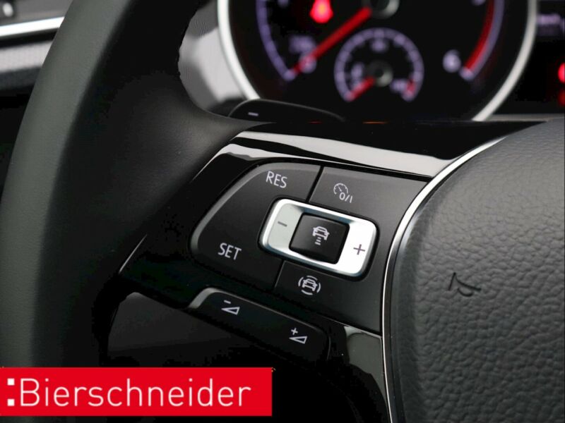 VW TOURAN 2.0 TDI - Photo