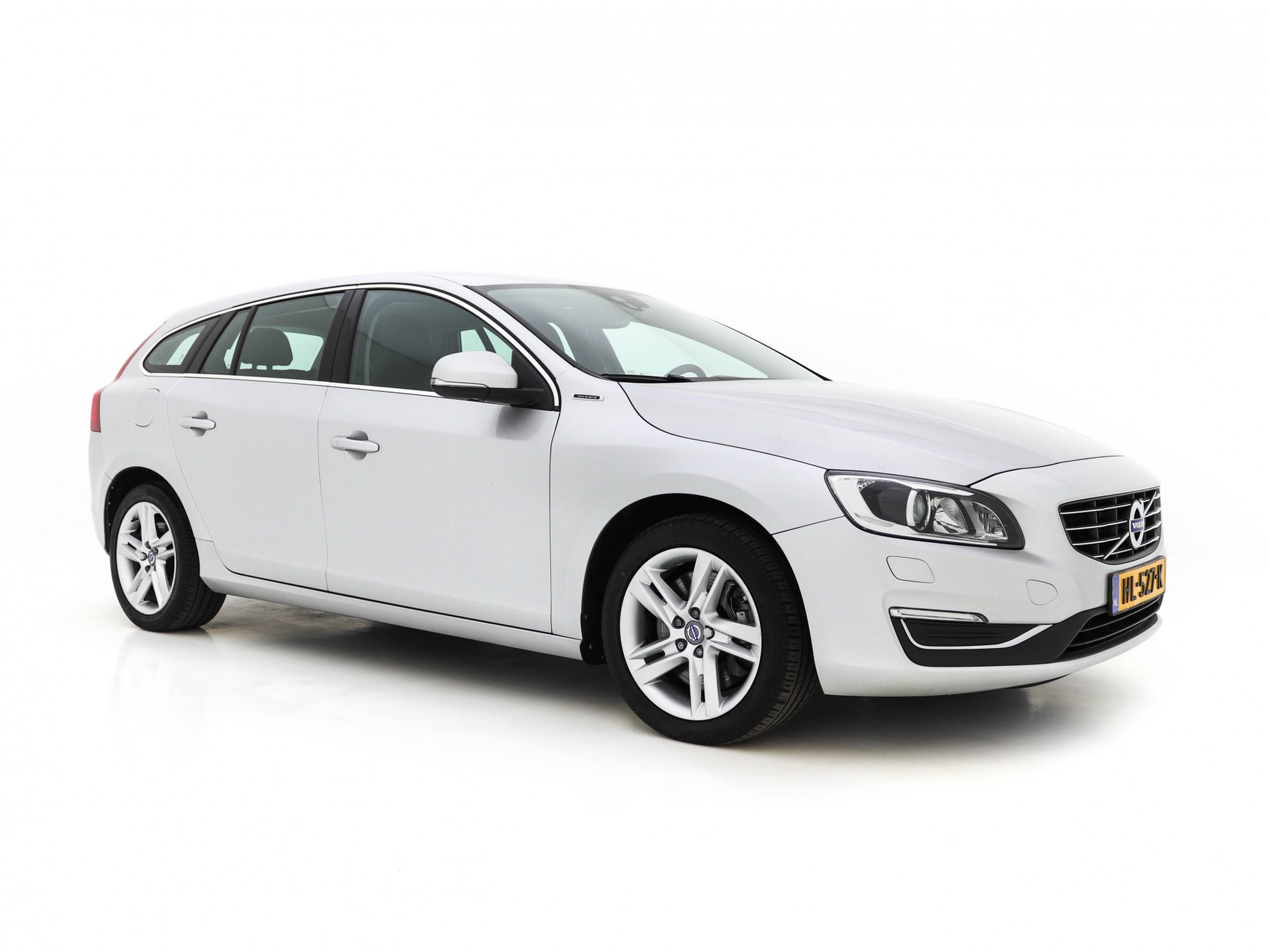 Volvo V60 2.4 D6 Twin Engine Summum - Photo