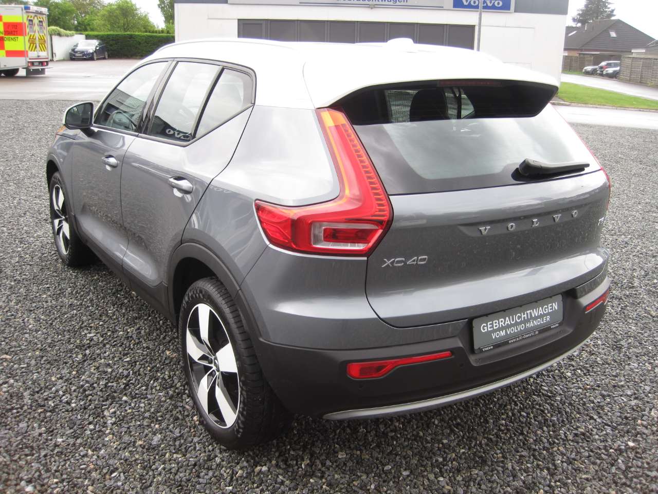 Volvo XC40 Momentum T3 2WD - Photo