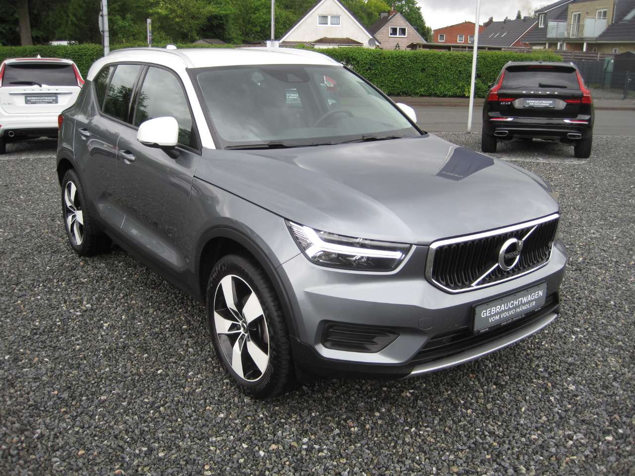 Volvo XC40 Momentum T3 2WD - Photo