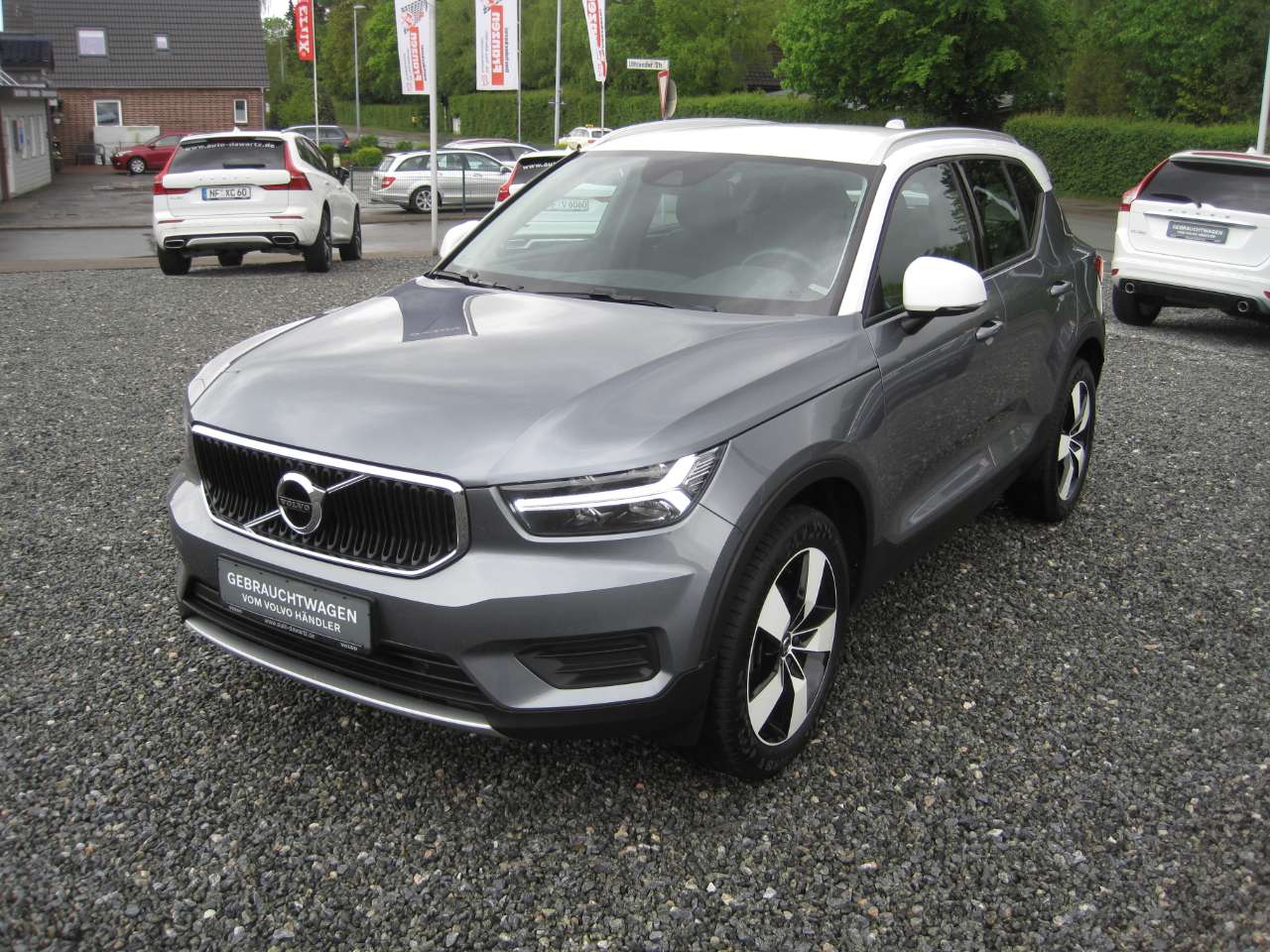 Volvo XC40 Momentum T3 2WD - Photo